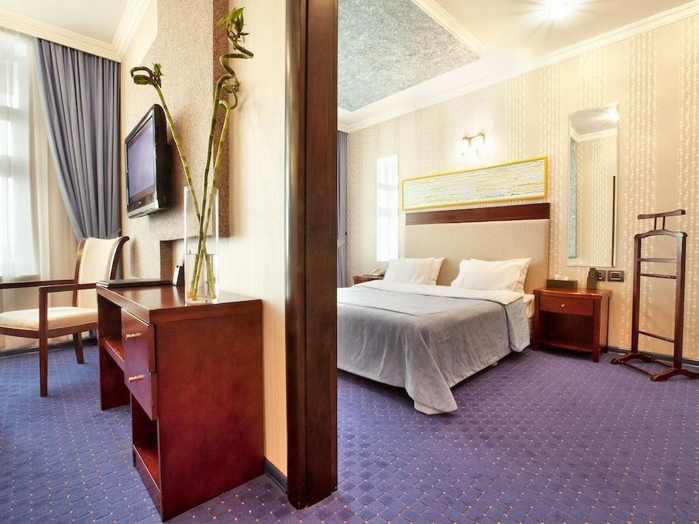 Dubai International Hotel Junior Suite, 1 Bedroom, Smoking 6