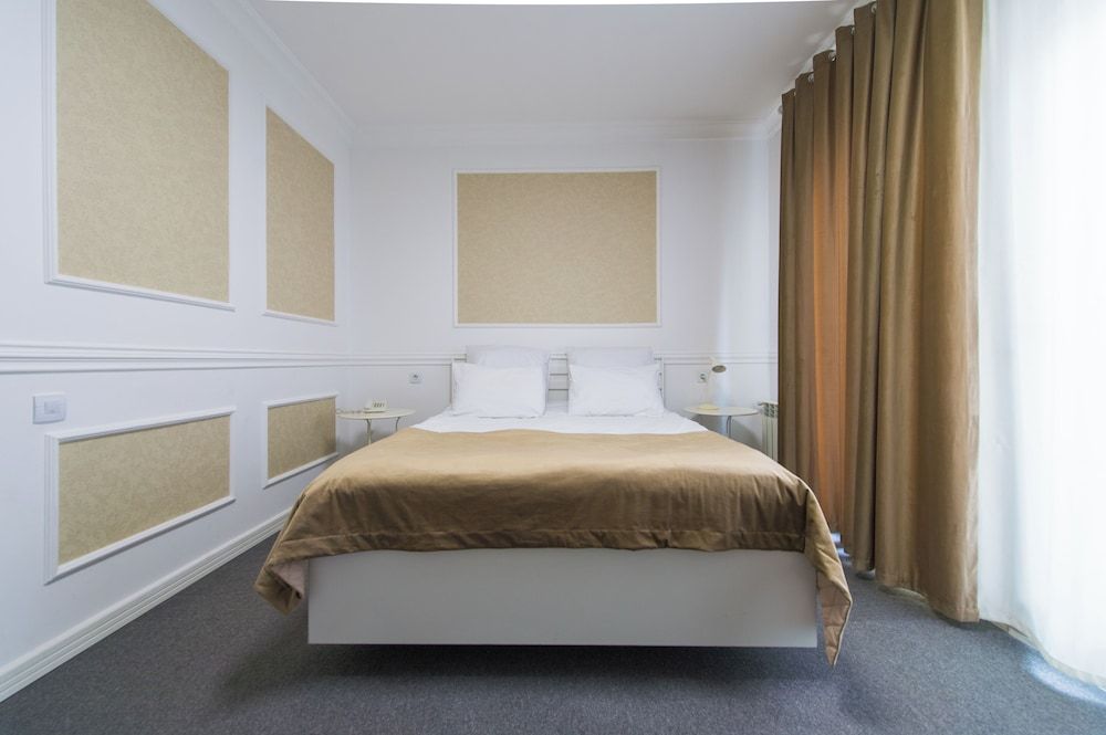 Two Seasons Boutique Hotel Deluxe Double Room, Balcony (Castle view)