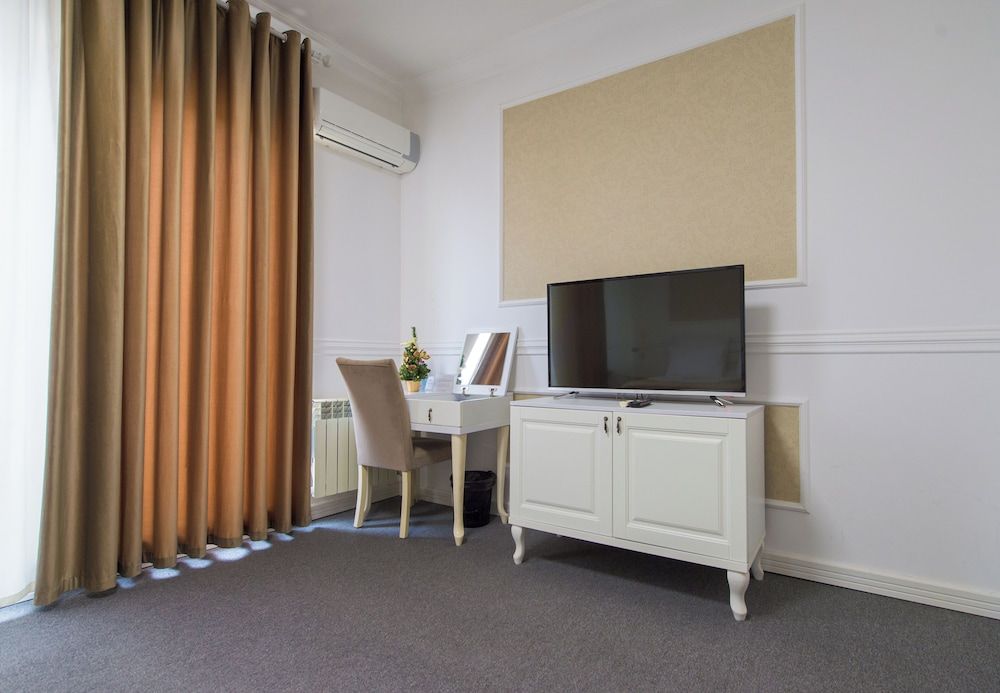 undefined Two Seasons Boutique Hotel 2