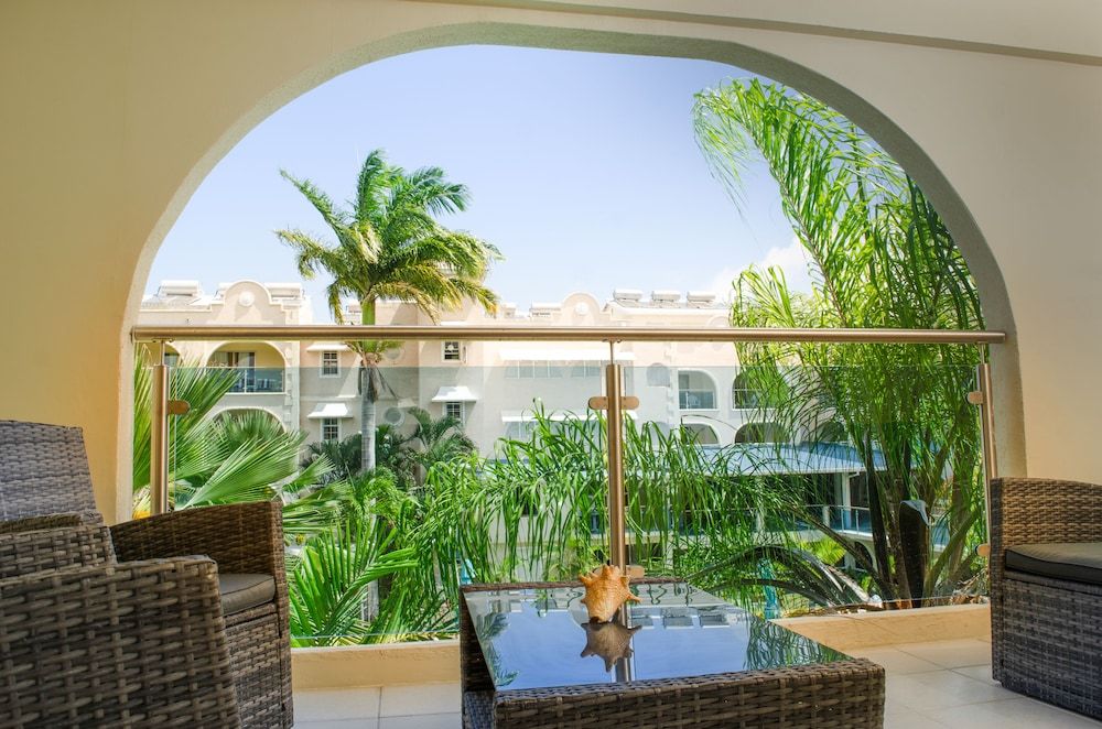 Sunbay Hotel Deluxe Room, 1 King Bed, Balcony, Pool View 4