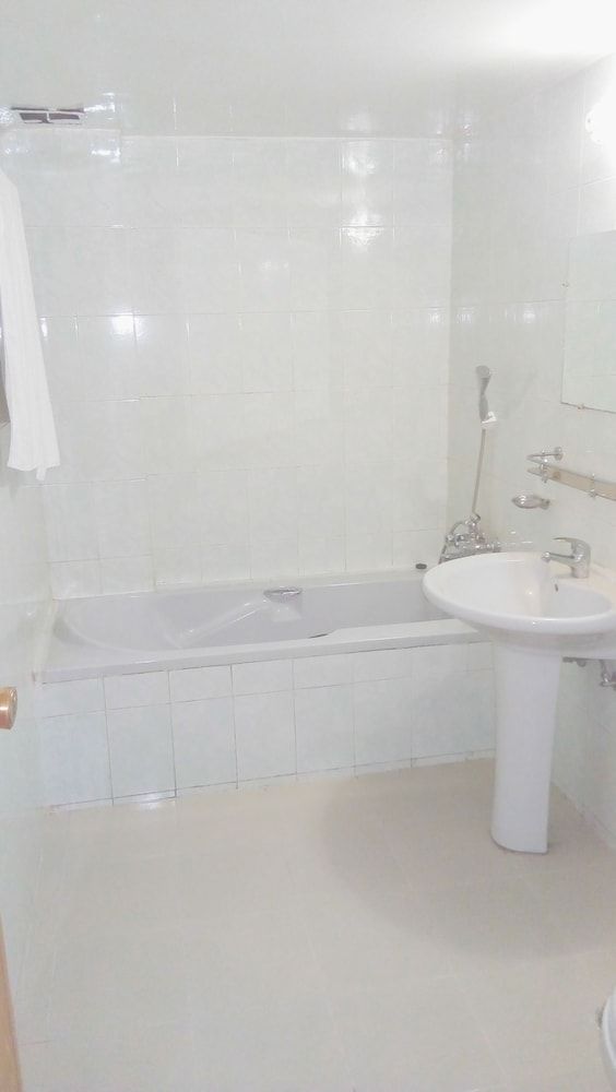 Hotel Supreme Family Suite, Multiple Beds, Ensuite 5