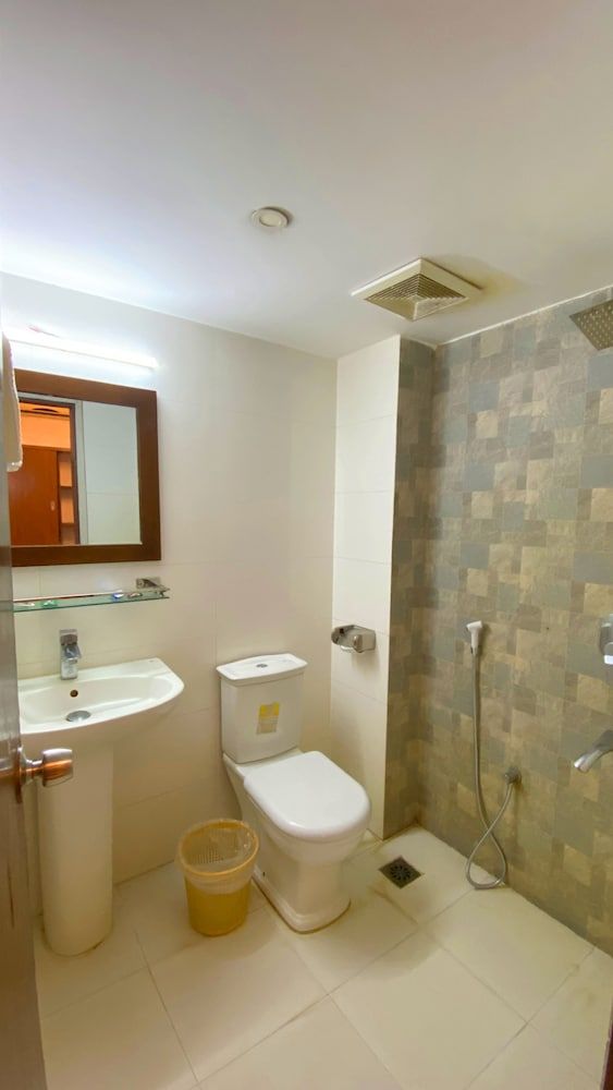 La Vista Hotel Deluxe Single Room 2