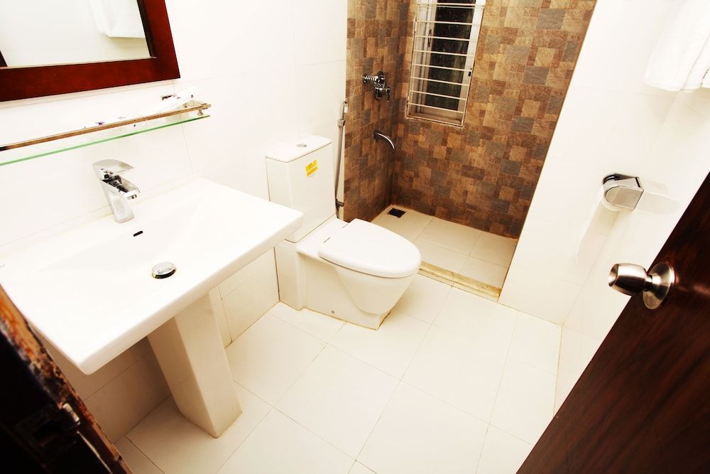 La Vista Hotel Deluxe Quadruple Room 9