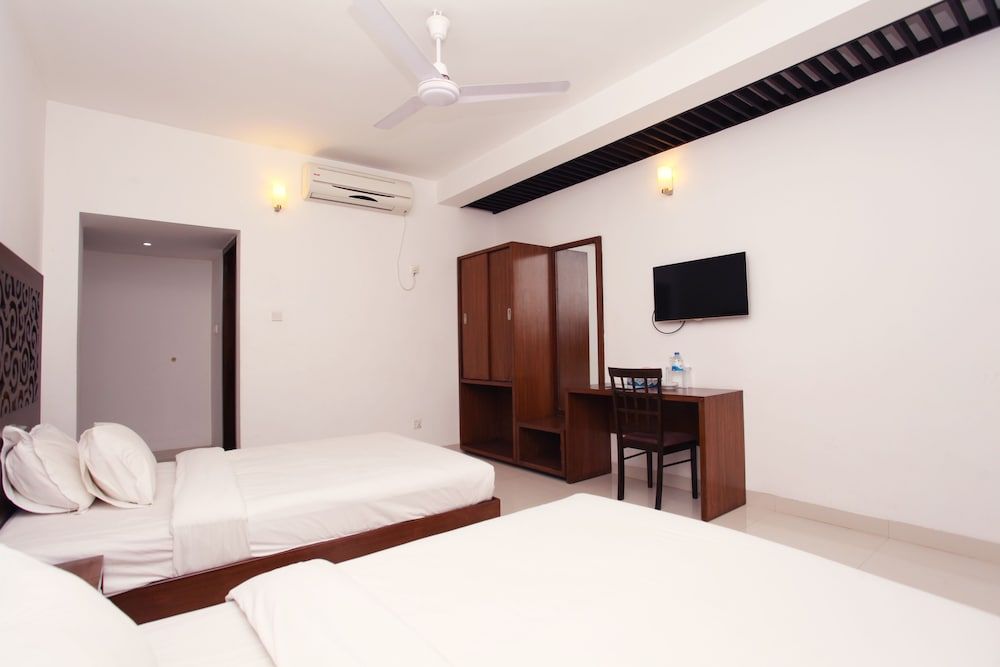 La Vista Hotel Deluxe Quadruple Room 3