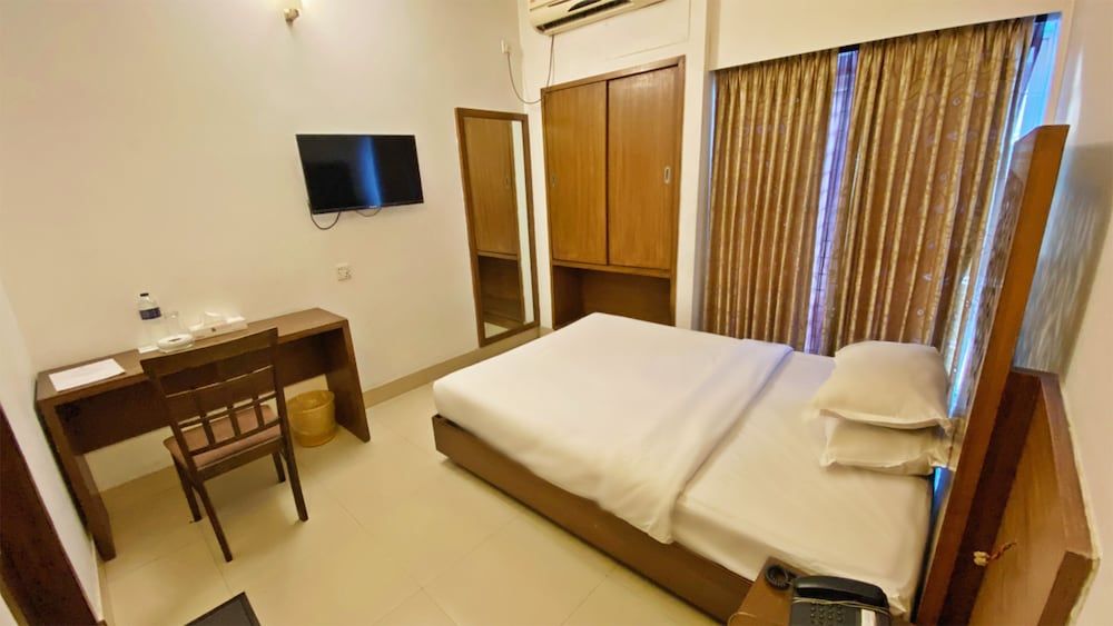 La Vista Hotel Deluxe Single Room 3