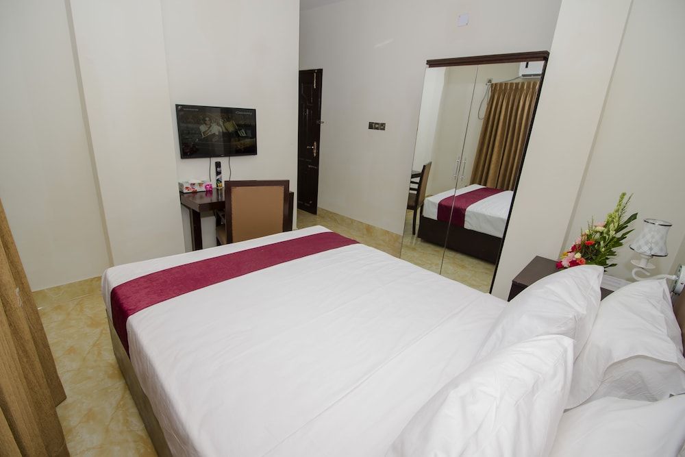 Pacific Lake View Hotel Deluxe Double Room 12