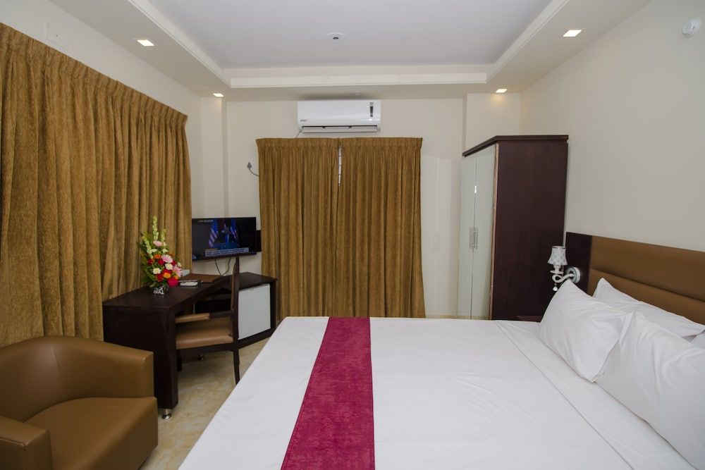 Pacific Lake View Hotel Deluxe Double Room 17