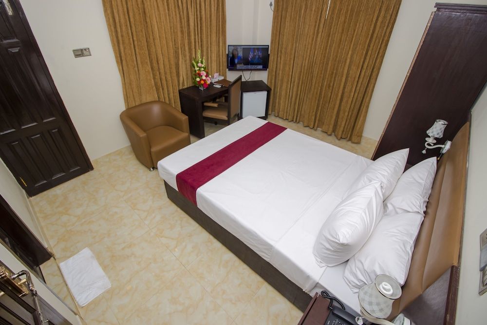 Pacific Lake View Hotel Deluxe Double Room 20