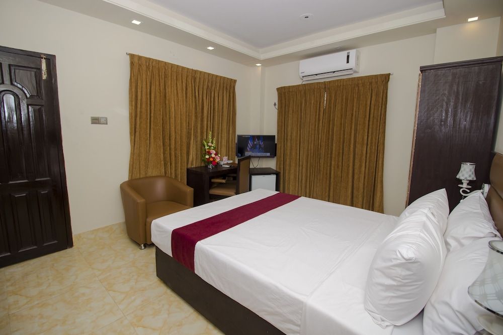 Pacific Lake View Hotel Deluxe Double Room 16