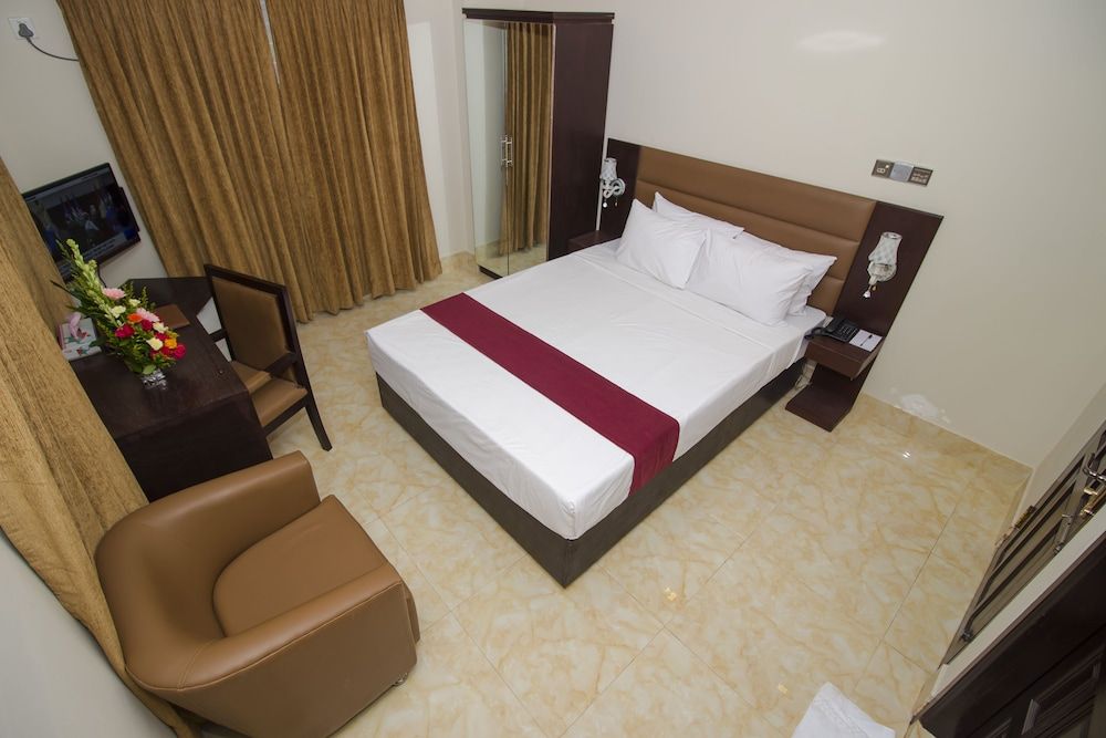 Pacific Lake View Hotel