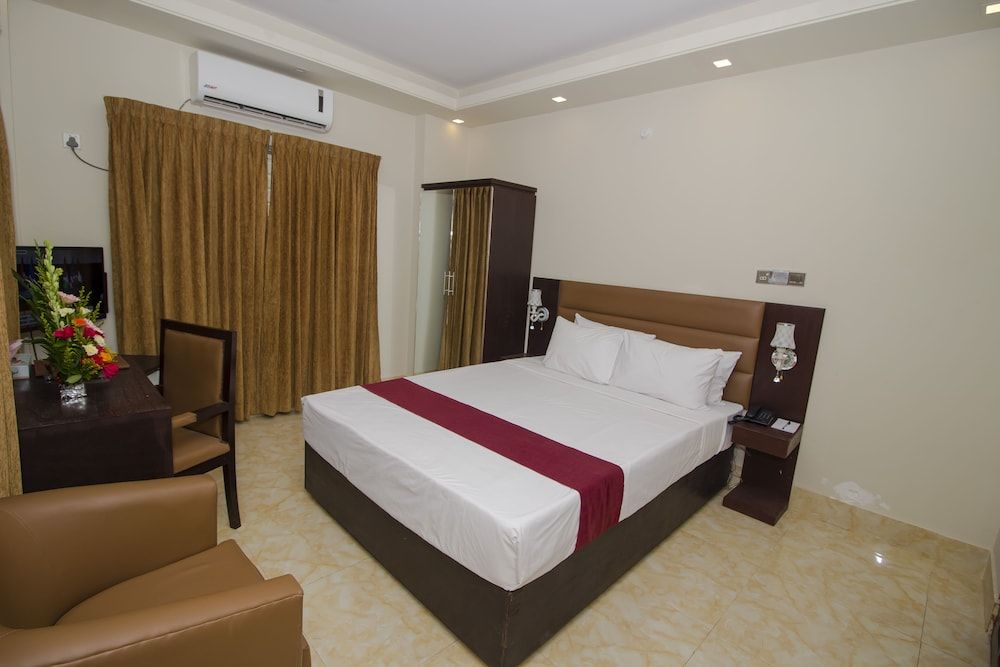 Pacific Lake View Hotel Deluxe Double Room 18