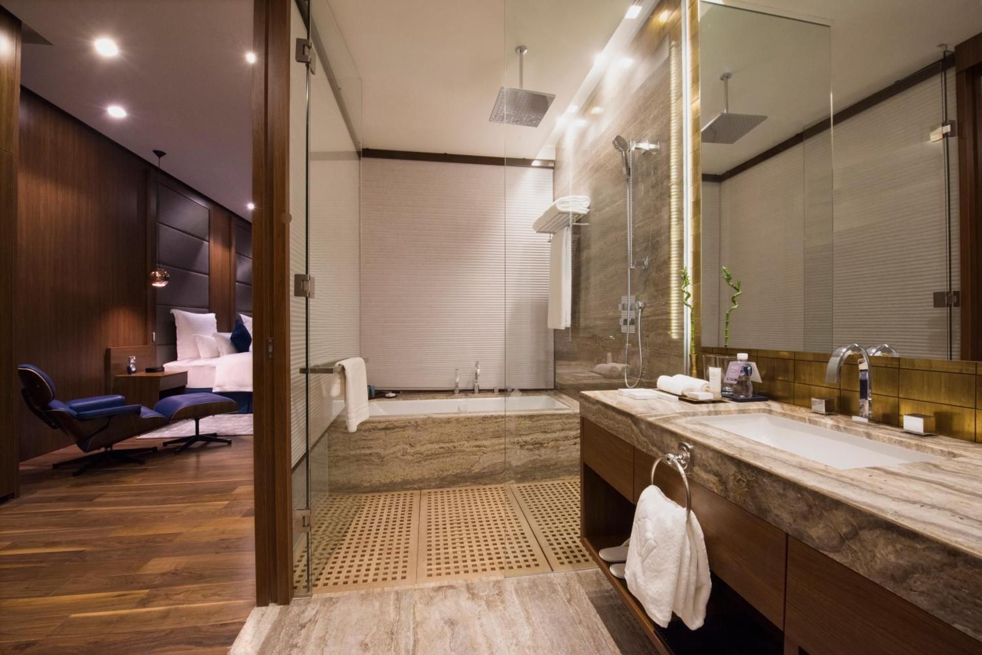 Wyndham Grand Manama Superior Twin Room Smoking