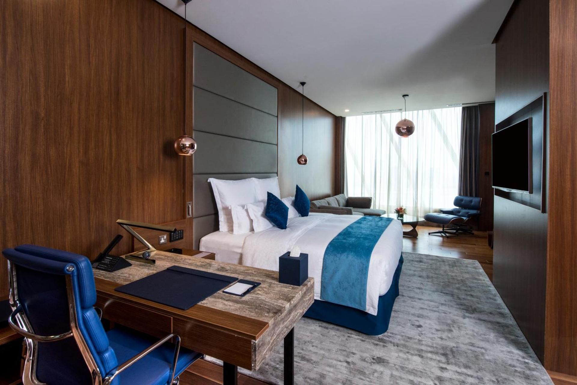 Junior Suite King Accessible Room