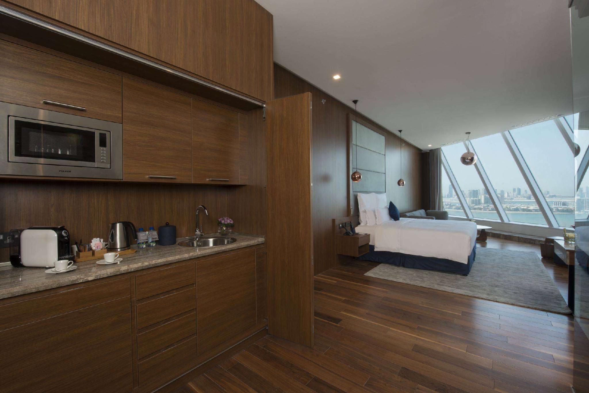 Junior Suite King Accessible Room