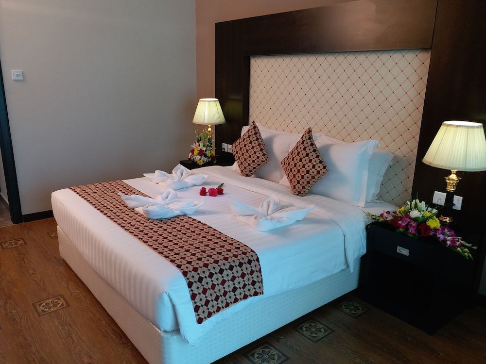 undefined Crystal Palace Hotel 4