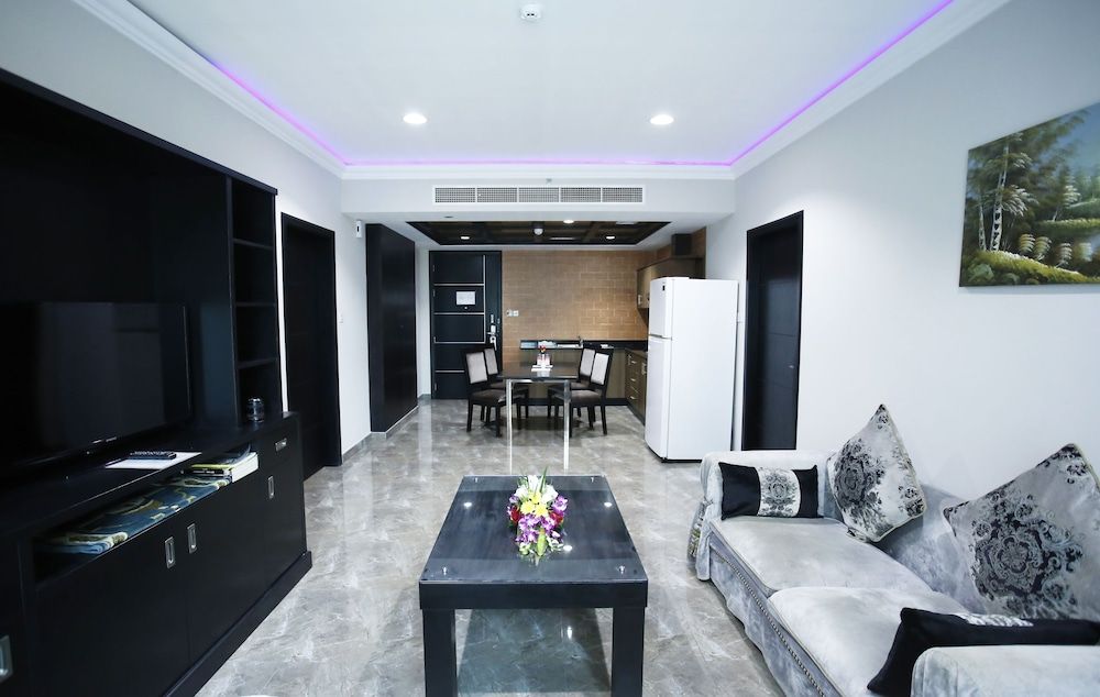 Crystal Palace Hotel Deluxe Suite, 2 Bedrooms 6