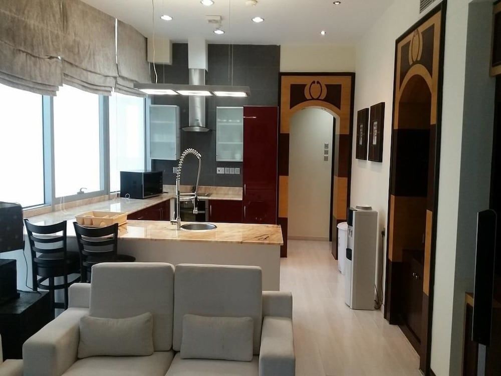 undefined Classic Tower 10