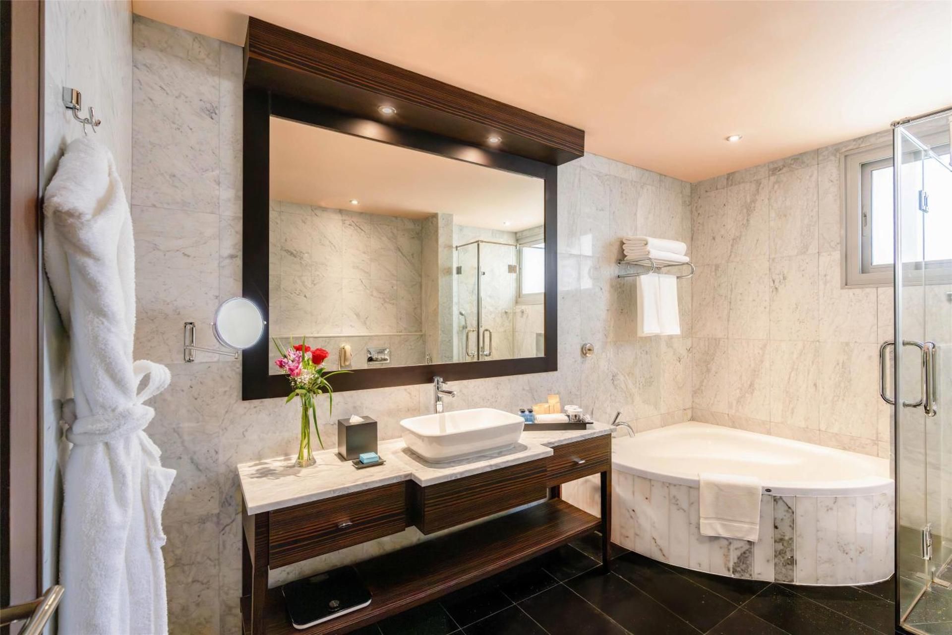 Suite - 4 King Beds, Nonsmoking, Royal Room, 4 Bedrooms, Private Pool, Living Room, Kitchen