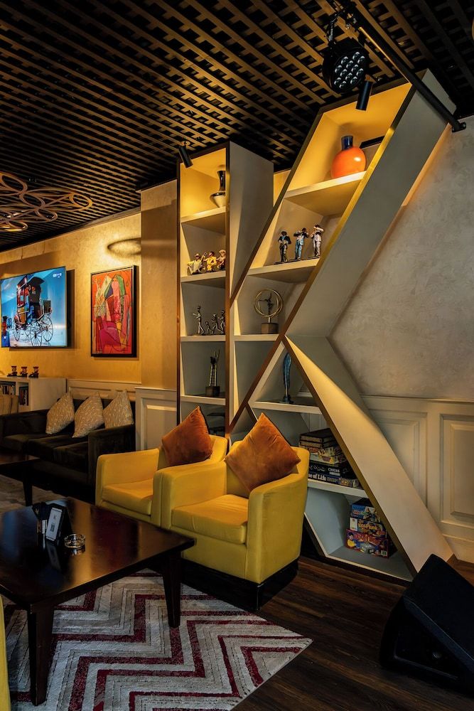 Lobby lounge