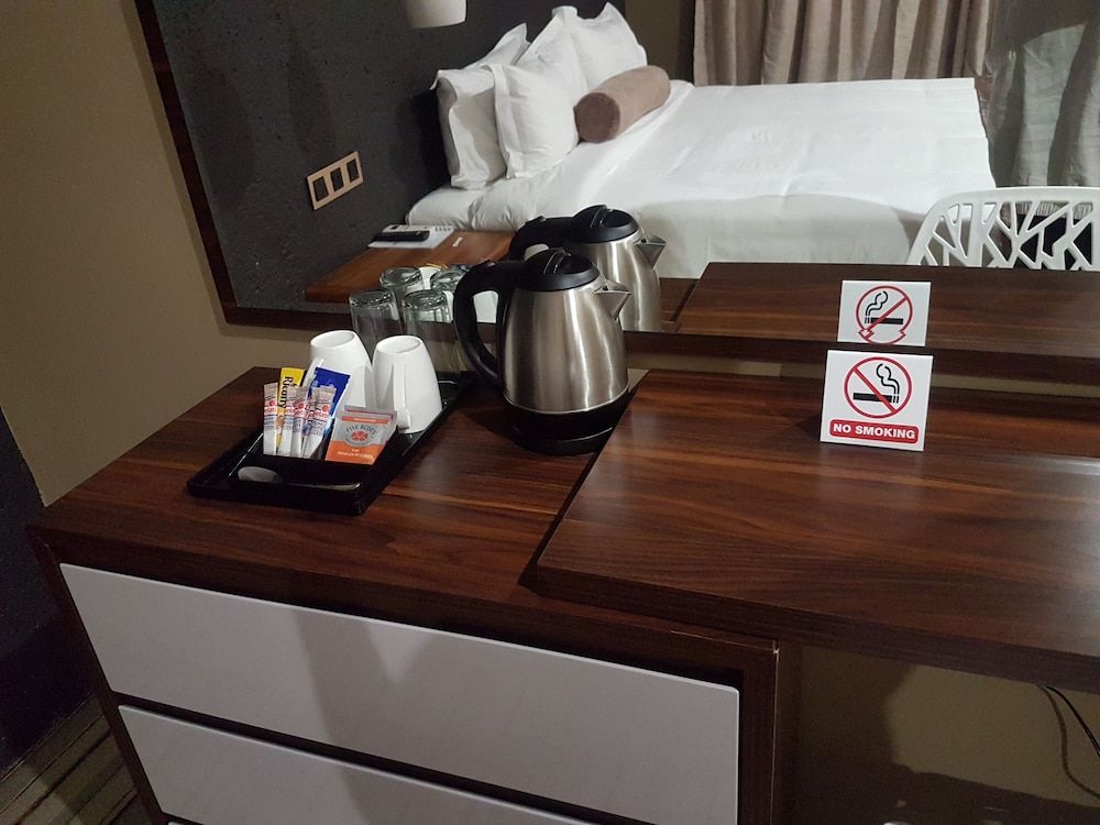 La Signature Guest House Deluxe Suite, 1 King Bed 4