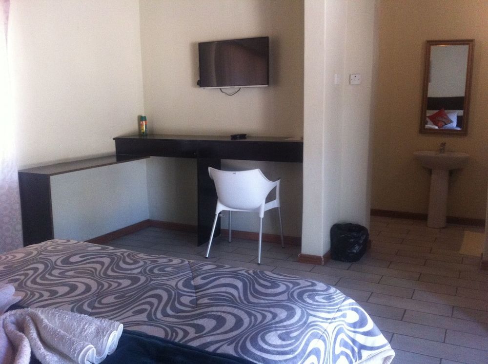 Shakawe Sands Lodge Standard Room, Garden View 19