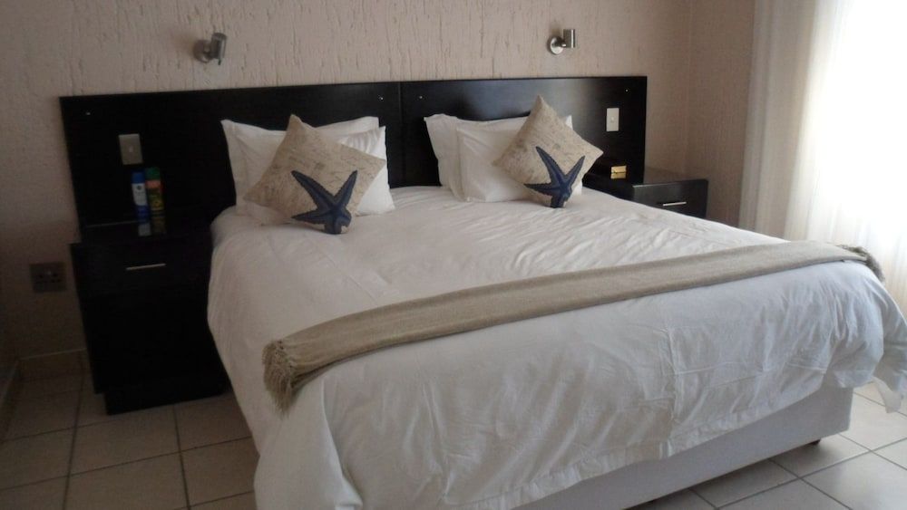 Queness Inn Apartment, Kitchenette, Garden View 2