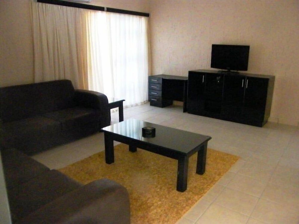 Queness Inn Family Apartment, Kitchenette, Garden View 13