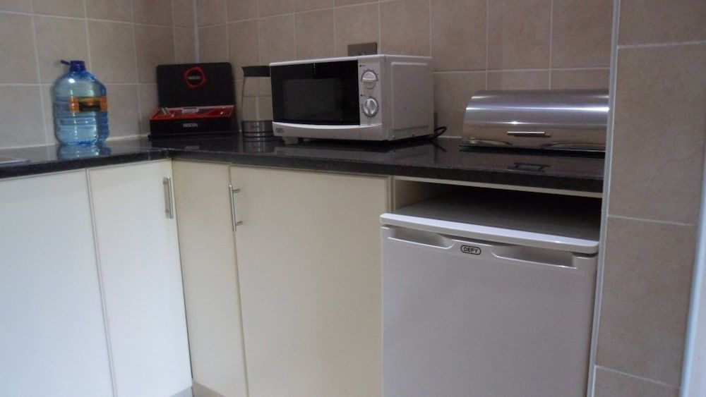 Queness Inn Family Apartment, Kitchenette, Garden View 4