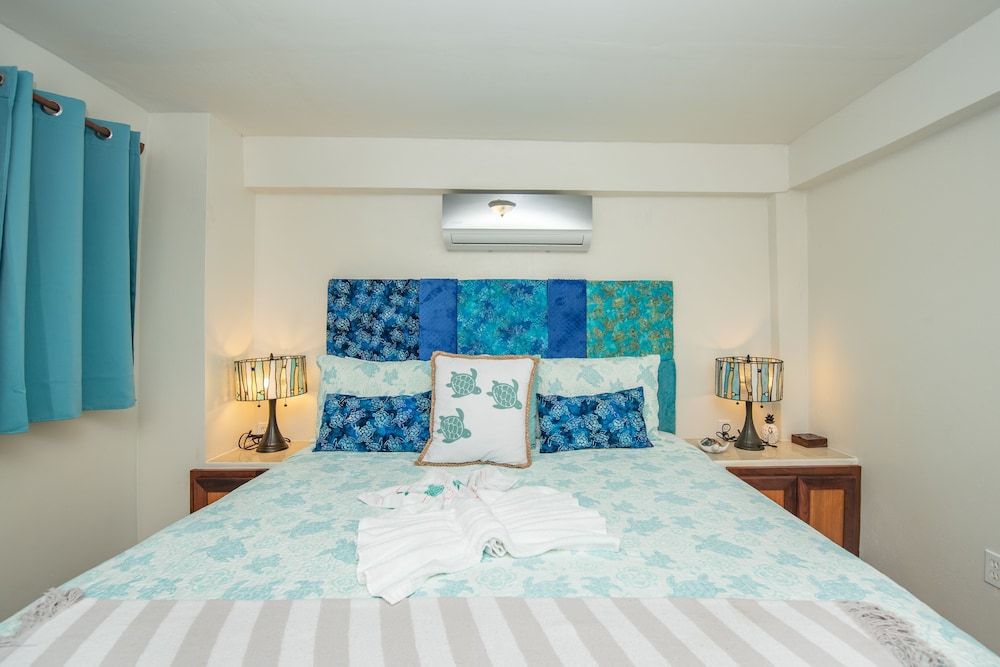 Bella Vista Resort Belize Sea Turtle, 1 Bedroom, Sea View, Poolside 2