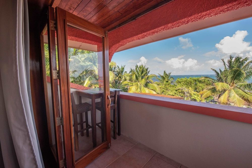 Bella Vista Resort Belize REEF SHARK: Honeymoon Studio, 1 Bedroom, Sea View, Beachfront 10
