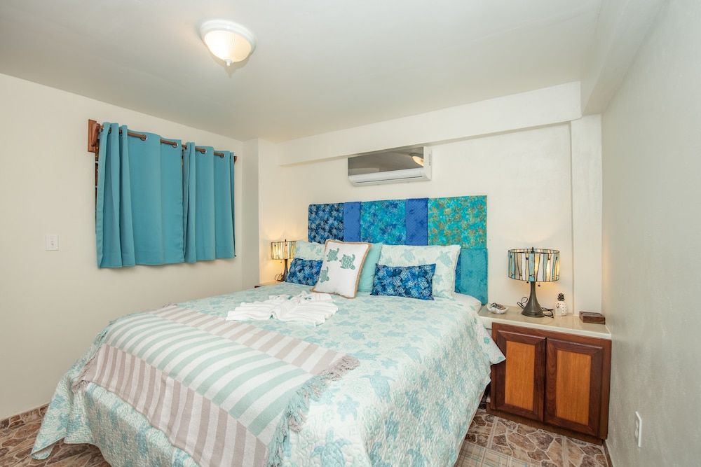 Bella Vista Resort Belize Sea Turtle, 1 Bedroom, Sea View, Poolside 3