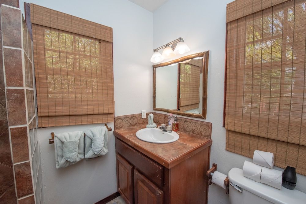 Bella Vista Resort Belize TARPON HOUSE: 1 Bedroom, Resort View, Garden Area 20