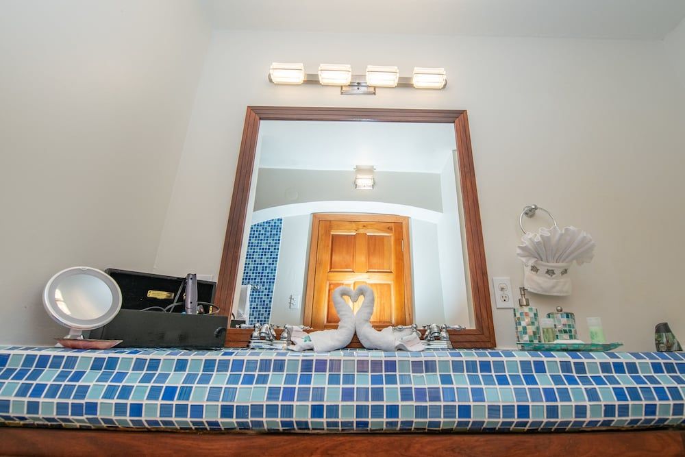 Bella Vista Resort Belize Sea Turtle, 1 Bedroom, Sea View, Poolside 7