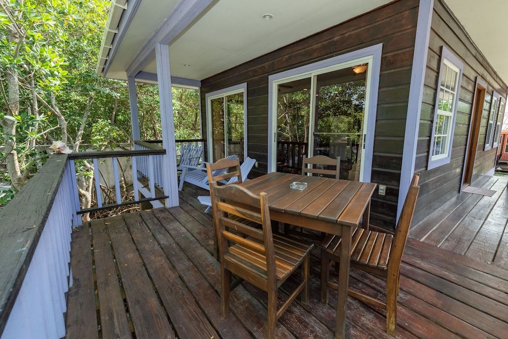Bella Vista Resort Belize TARPON HOUSE: 1 Bedroom, Resort View, Garden Area 9