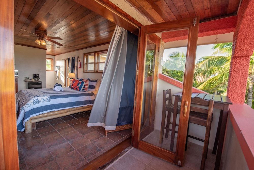 Bella Vista Resort Belize REEF SHARK: Honeymoon Studio, 1 Bedroom, Sea View, Beachfront 5