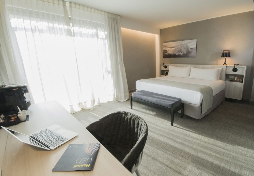 Solace Hotel Santiago Superior Room, 1 King Bed 2