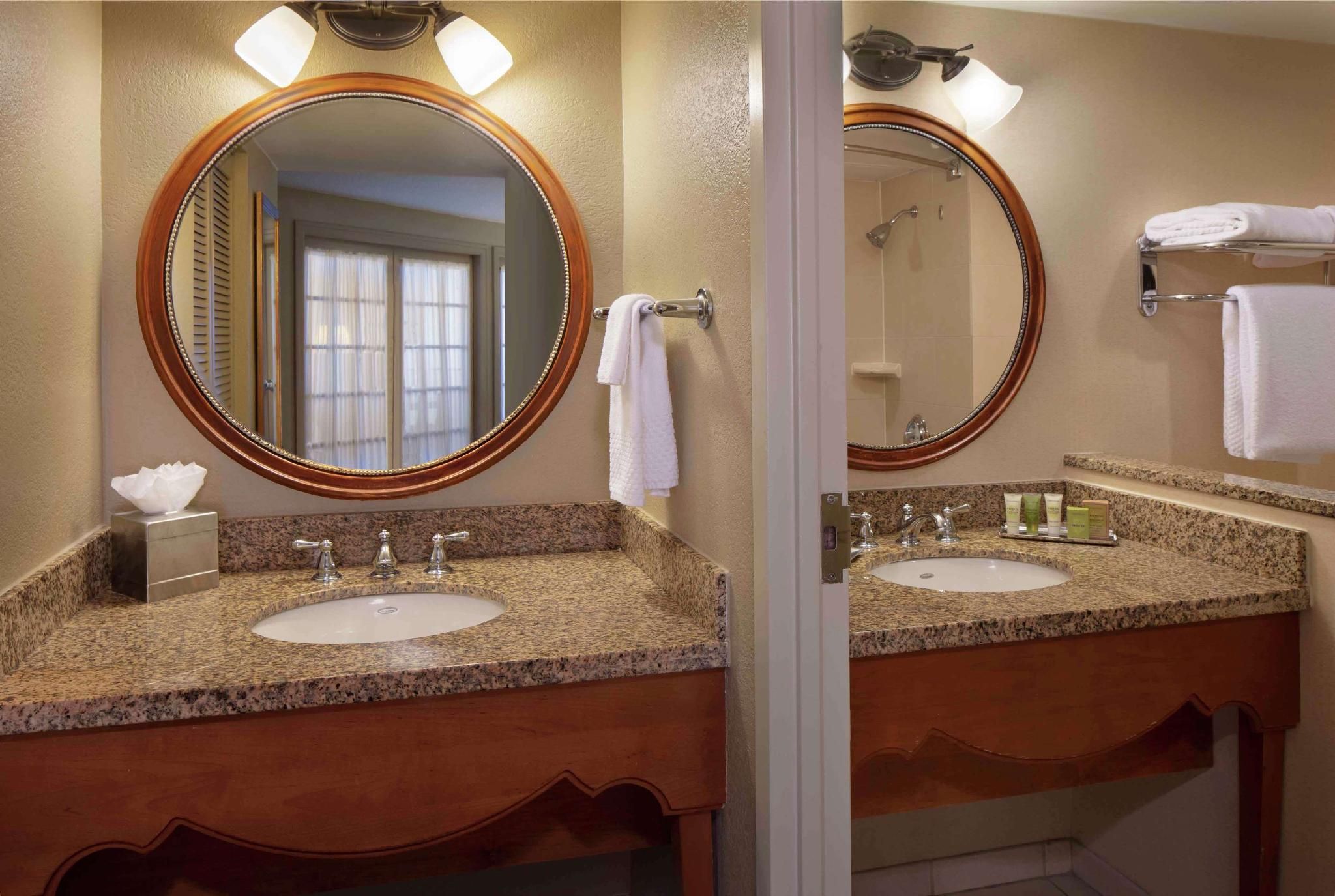 2 QUEEN BEDS 1 BR SUITE OCEANFRONT