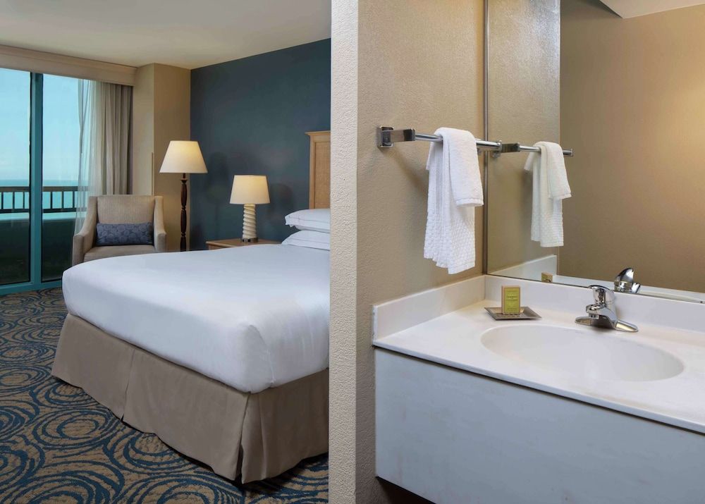 Room, 1 King Bed, Pool View