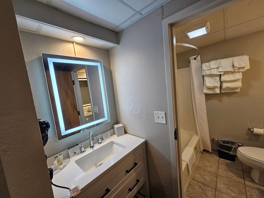 Germaine Inn South Portland Standard Room, 2 Queen Beds, Non Smoking 10