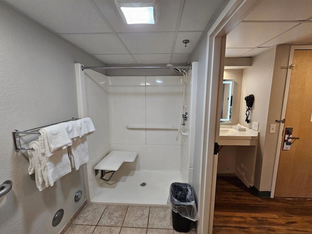 Germaine Inn South Portland Room, 2 Queen Beds, Accessible, Non Smoking 5