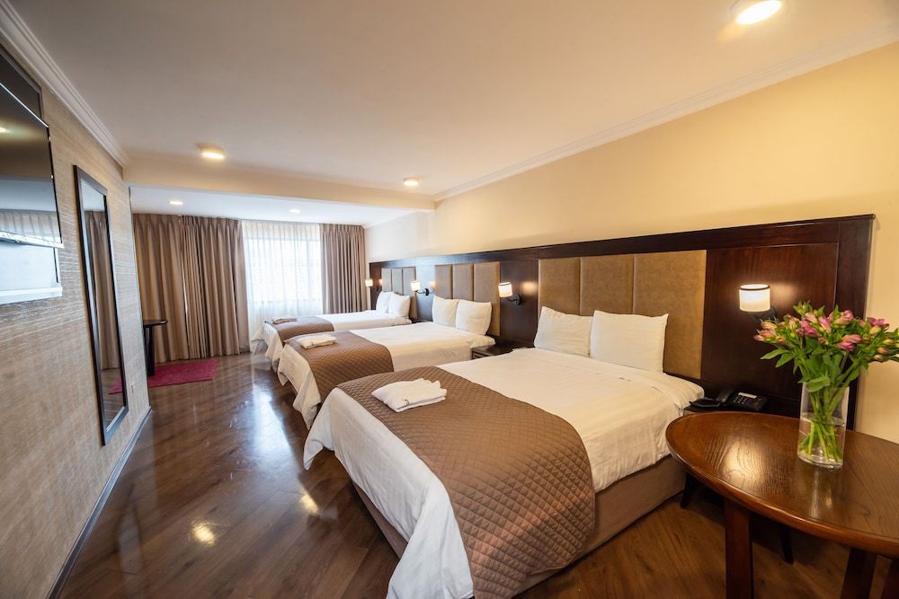 Quindeloma Art Hotel And Gallery Family Triple Room