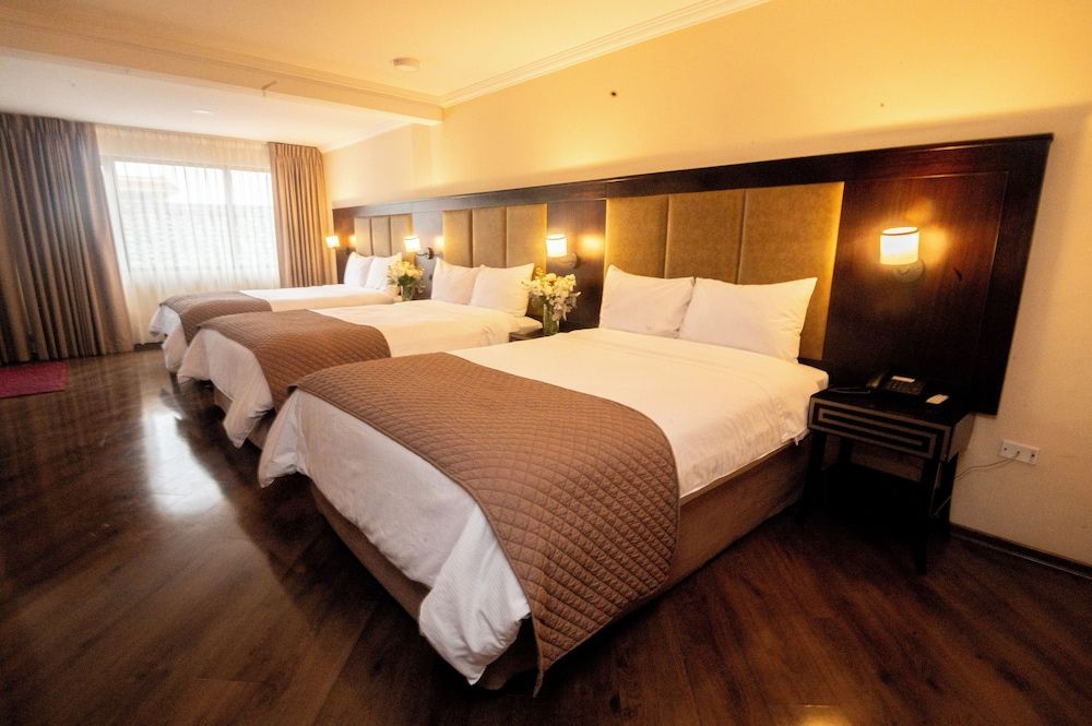 Quindeloma Art Hotel And Gallery Family Triple Room 3