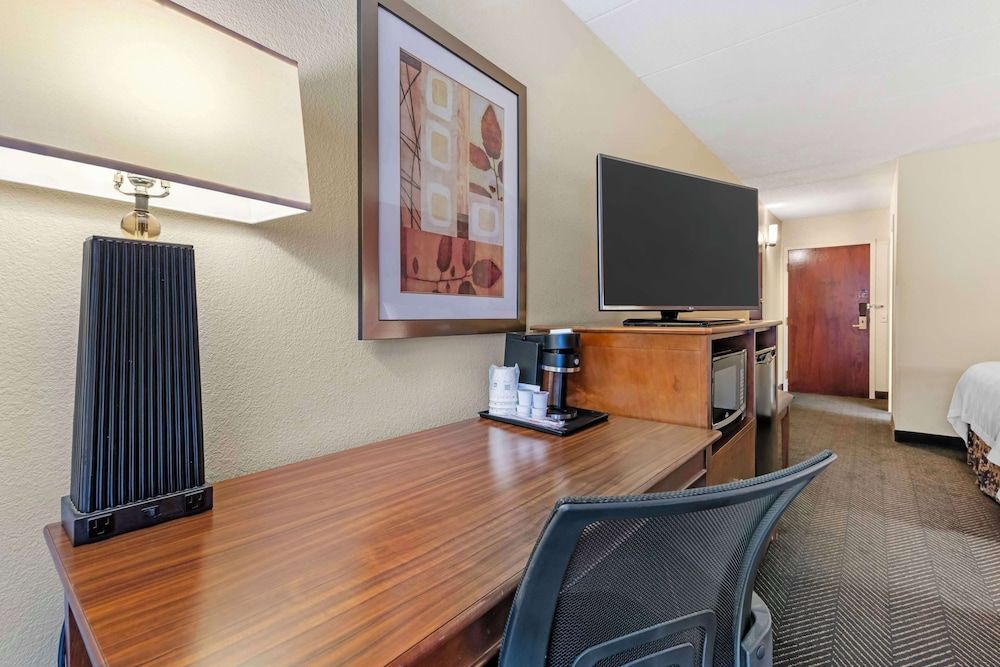 Best Western Plus St. Paul North/Shoreview Standard Room, 2 Queen Beds, Non Smoking, Refrigerator & Microwave 4