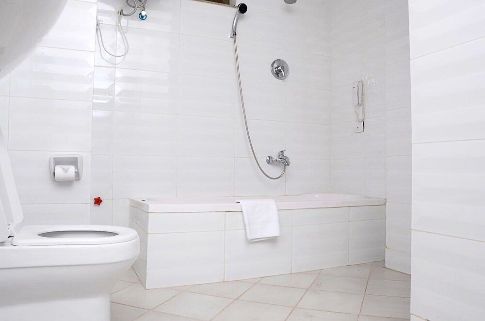 Deep Soaking Bathtub