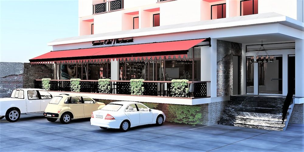 undefined Sunland Hotel 6