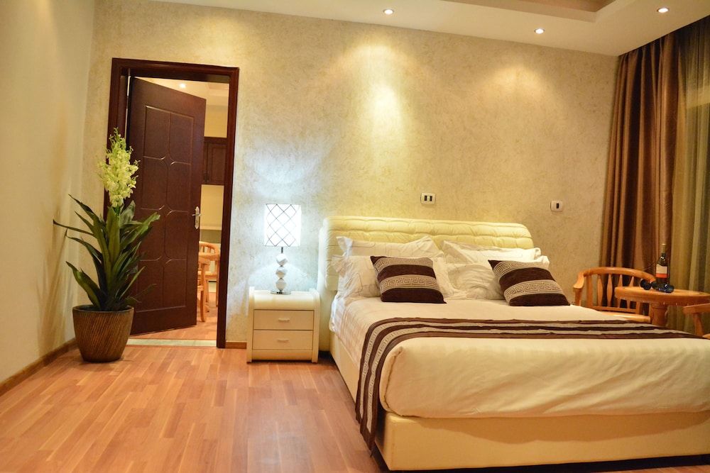 Impress Hotel Classic Room 3