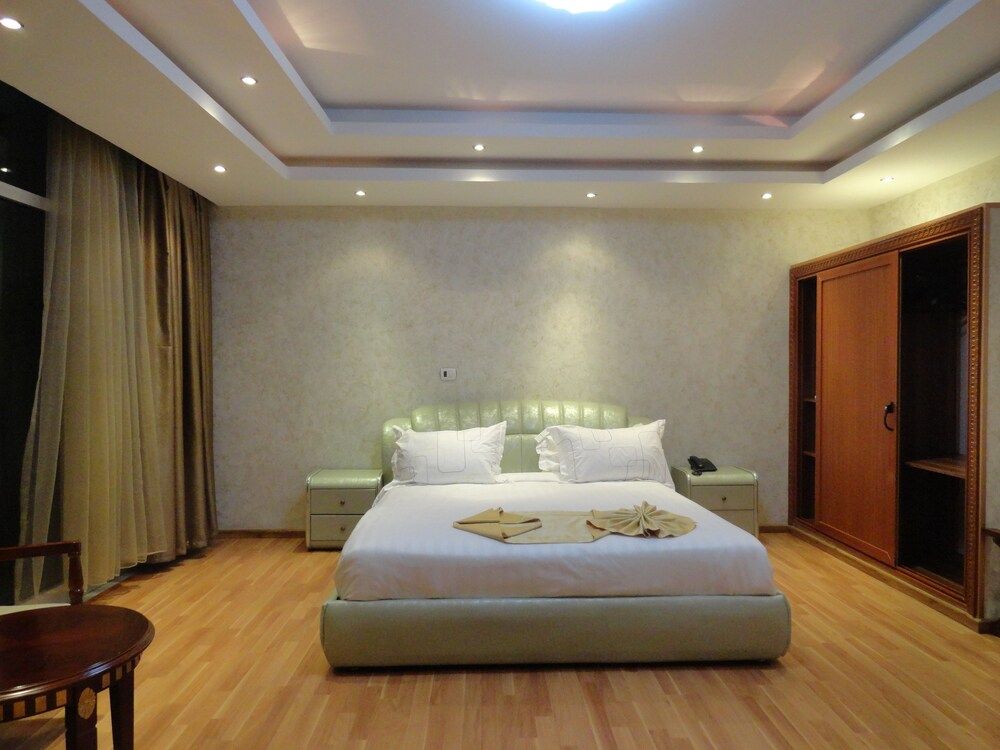 Impress Hotel Classic Room 2