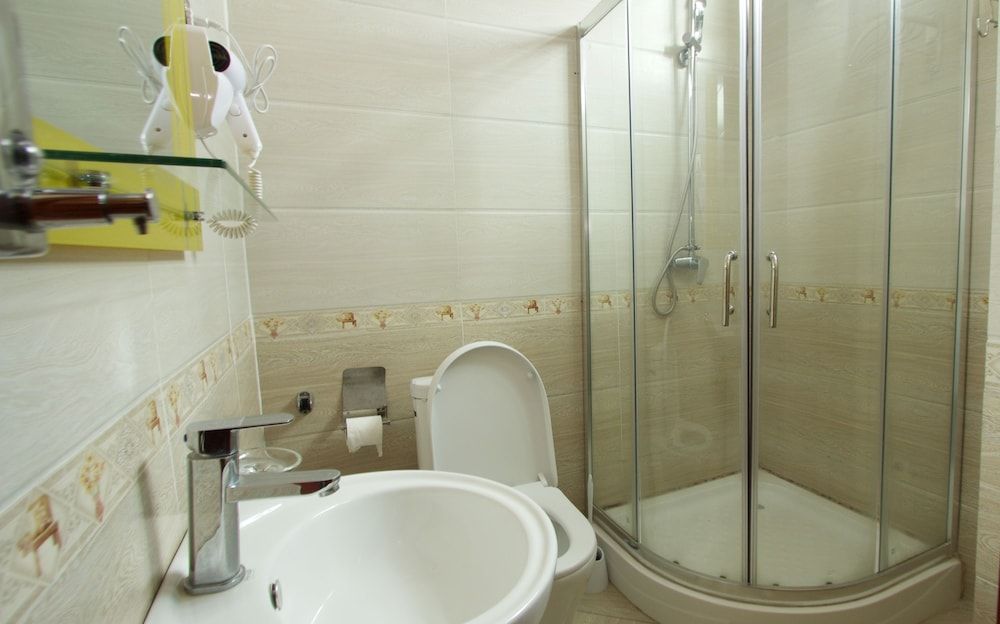 Hera Addis Hotel Deluxe Suite, 1 King Bed, Non Smoking, City View 3