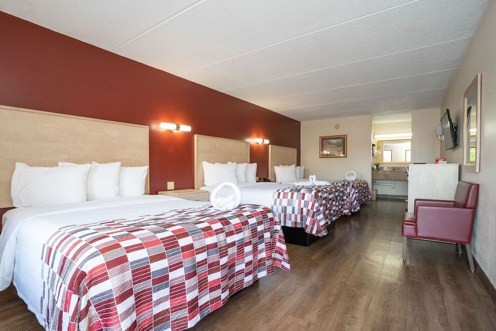 Deluxe Room, Non Smoking (3 Queen Beds, First Floor)
