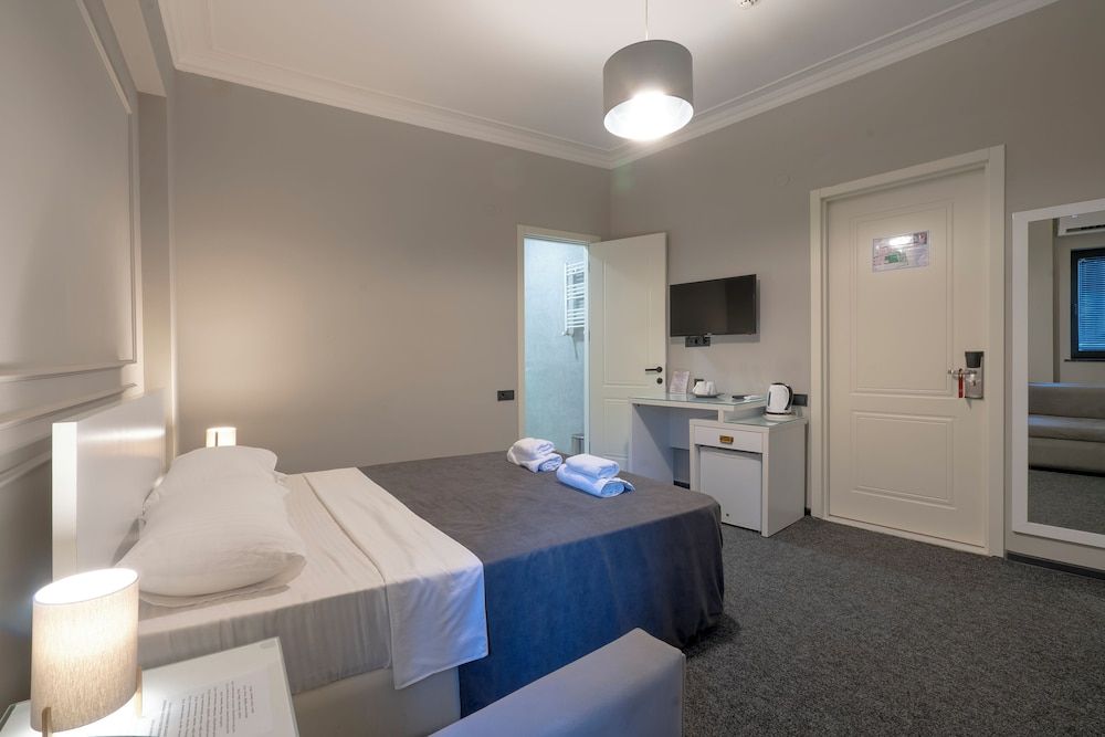 Hotel Piazza Economy Double Room 4